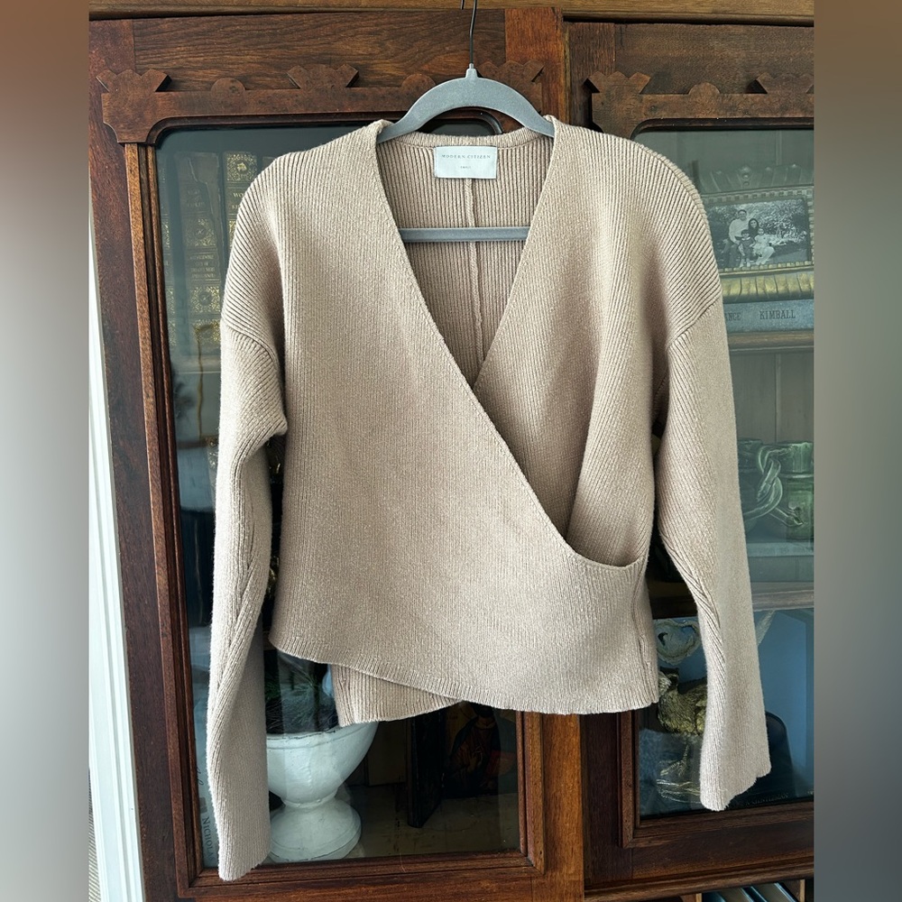 Modern Citizen Anika V-Neck Faux Wrap Ribbed Sweater in Beige Small